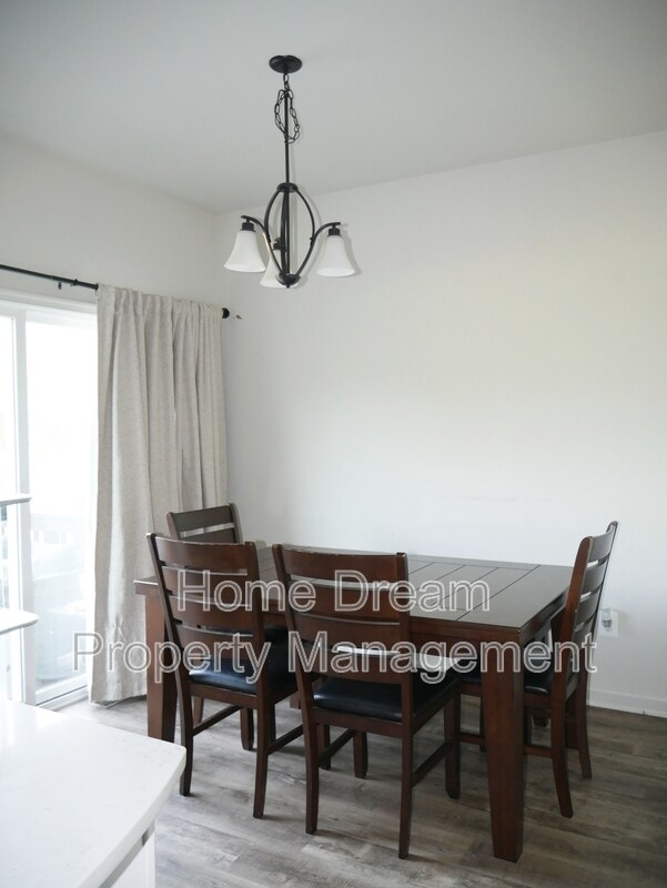 Foto del edificio - 2517 Drake Ln