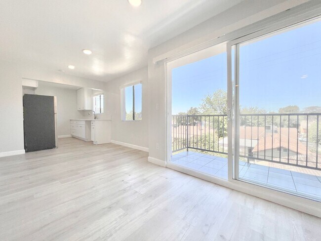 Foto del interior - 7437 Haskell Avenue