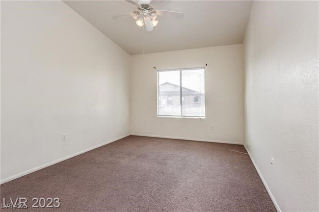 Building Photo - 2305 W Horizon Ridge Pkwy