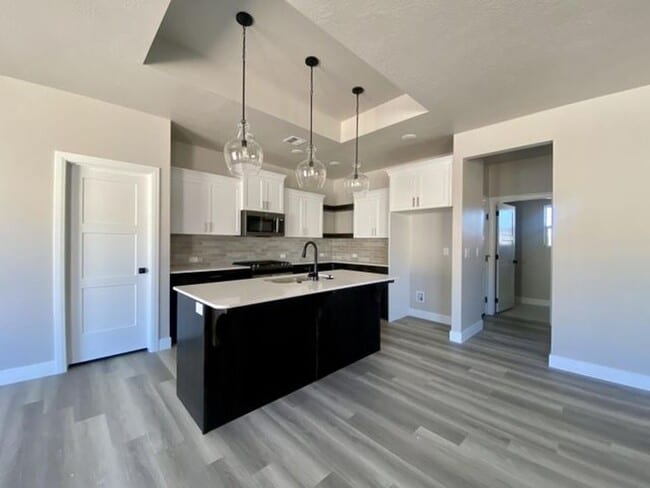 Foto del edificio - 3 bedroom - 2 bath Newer Single family in Crescent Hills