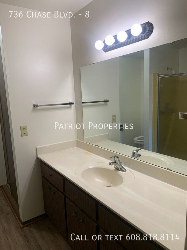 Building Photo - 1 bedroom/ 1 bath apartment in Sun Prairie...