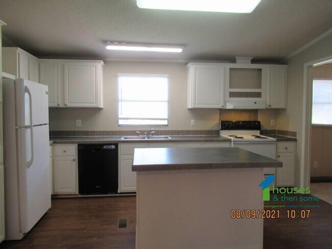 Building Photo - 10 Sarah Ct.