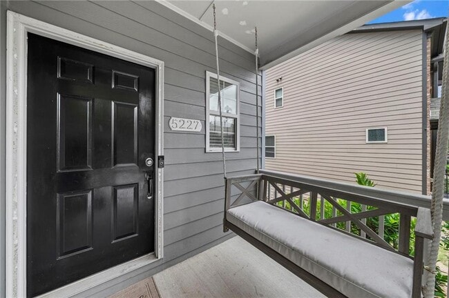 Foto del edificio - 5227 Whiteoak Ave