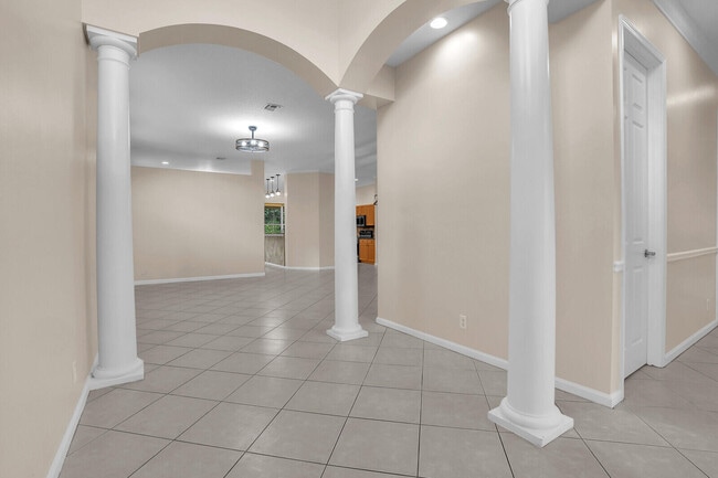 Foto del edificio - 1649 Ballantrae Blvd N