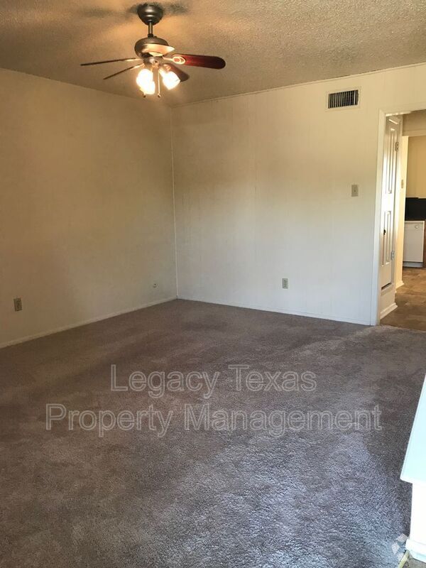 Building Photo - 1401 Courtney Pl