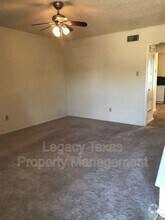 Building Photo - 1401 Courtney Pl