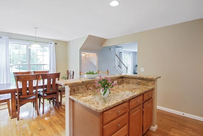 Foto del edificio - 77 Buttercup Ln