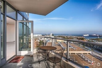 Building Photo - 411 W Seaside Way