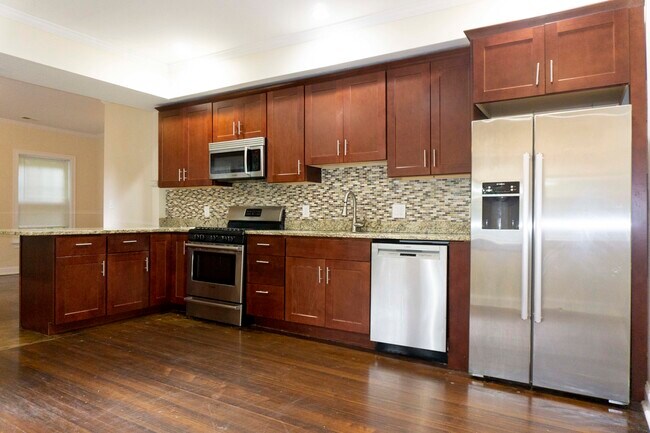 Building Photo - 18 Robeson St