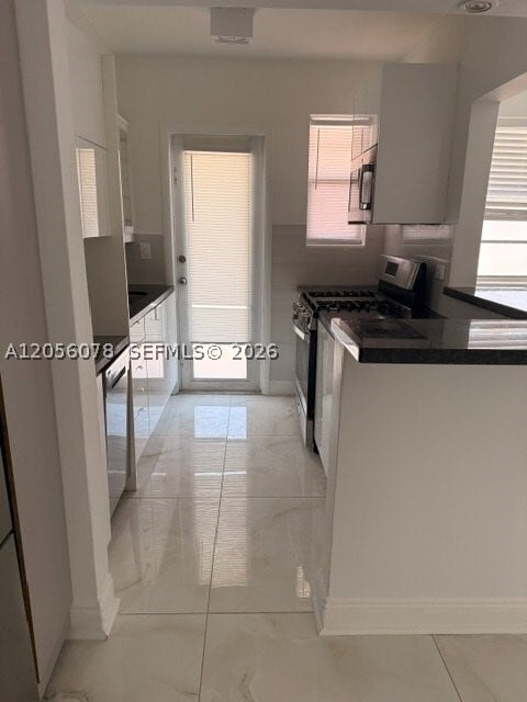 Building Photo - 450 77th St