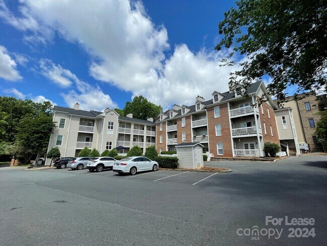 Building Photo - 301 Queens Rd