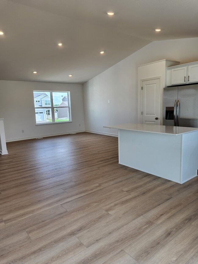 Building Photo - 1628 River Rock Dr