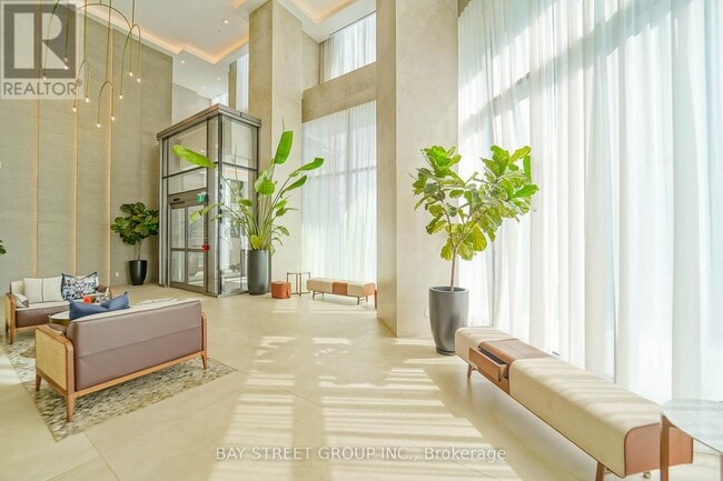 Photo du bâtiment - 1000 Portage Pkwy