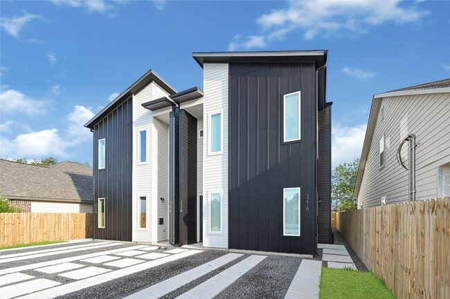 Building Photo - 327 Tite St