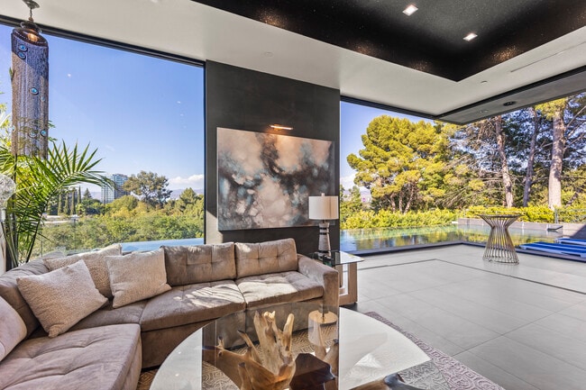 Building Photo - 3712 Broadlawn Dr