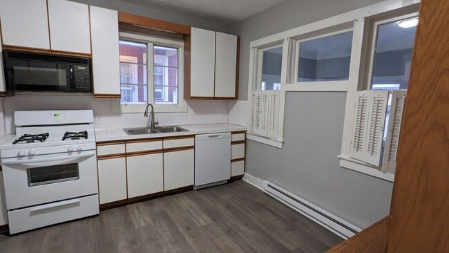 Foto del edificio - 109 Irwin Ave