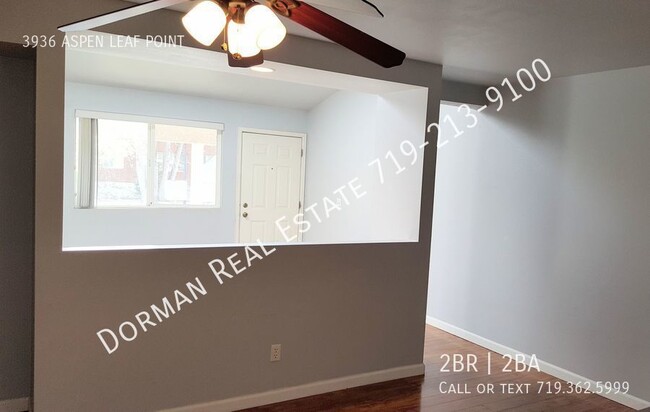 Foto del edificio - Townhome with Fireplace & Garage