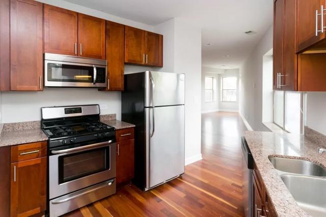 Foto del edificio - 0 bedroom in Chicago IL 60645