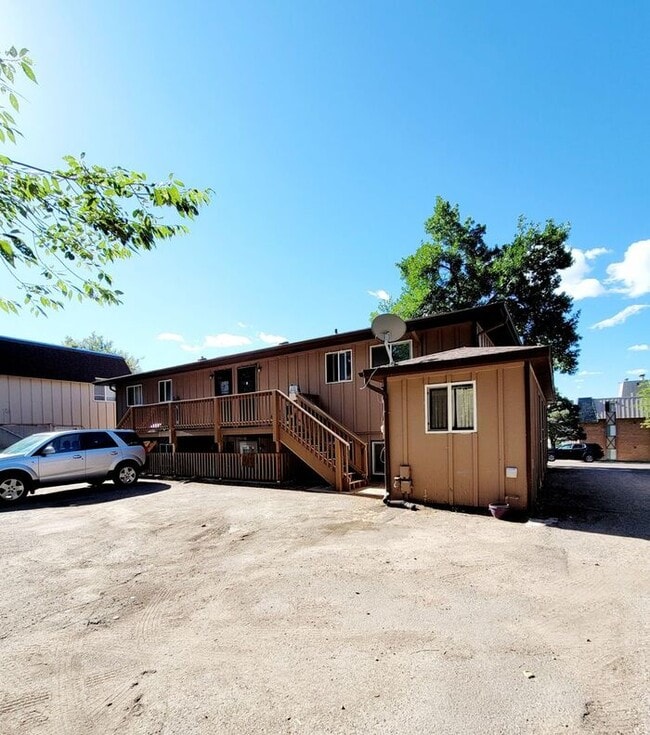 Building Photo - Cozy 2 bedroom apartment on East side!