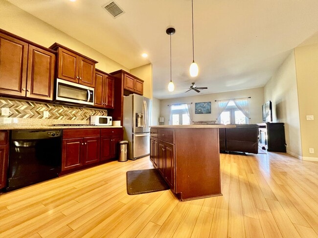 Building Photo - AVAILABLE NOW! GORGEOUS 4 Bedroom 2 Bathro...