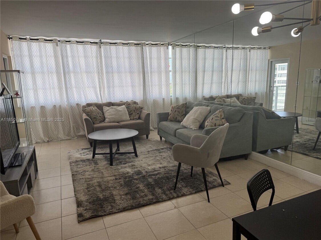 Foto principal - 1301 NE Miami Gardens Dr