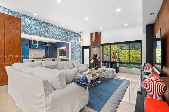 Foto del edificio - 8030 Noremac Ave