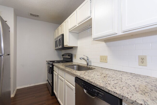 Foto del edificio - 3115 Helms St
