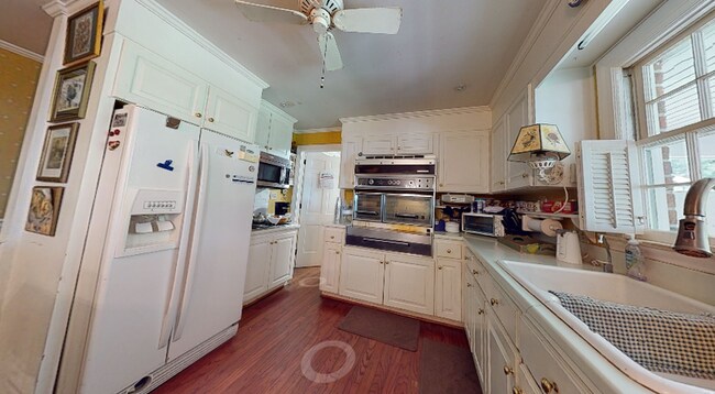 Foto del edificio - 221 Magnolia Ln