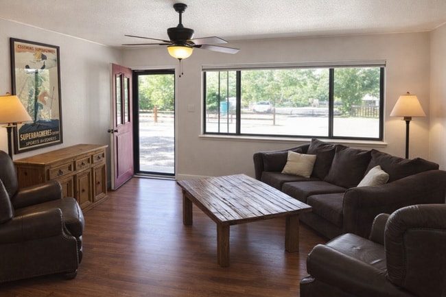 Building Photo - 1007 Cll De Oro