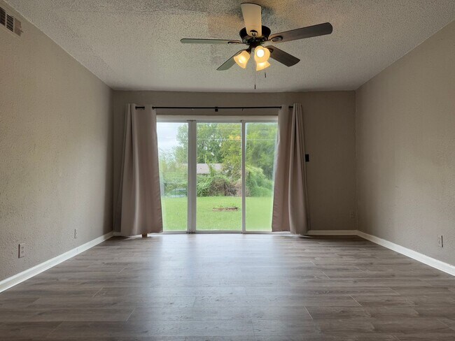 Foto del edificio - 4376 N Frankfort Pl