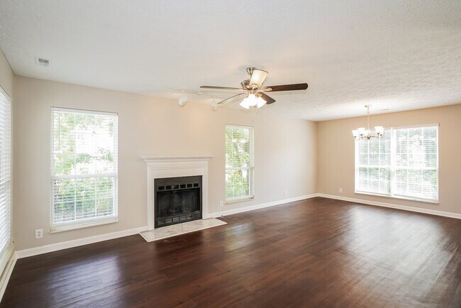 Foto del edificio - 3505 Glenfalls Dr