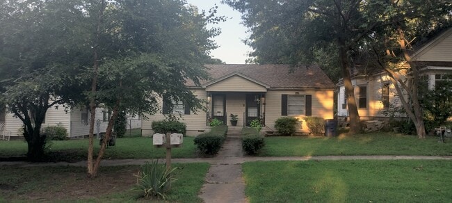 Duplex Front - 1114 N 35th St