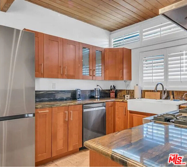 Building Photo - 817 N Via Monte Vista