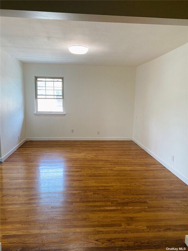 Foto del edificio - 48-48-48193 193rd St