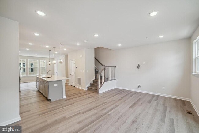 Building Photo - 2513 Gatwick Ln