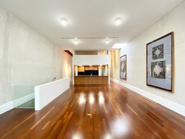 Building Photo - 520 1/2 E Grand Ave