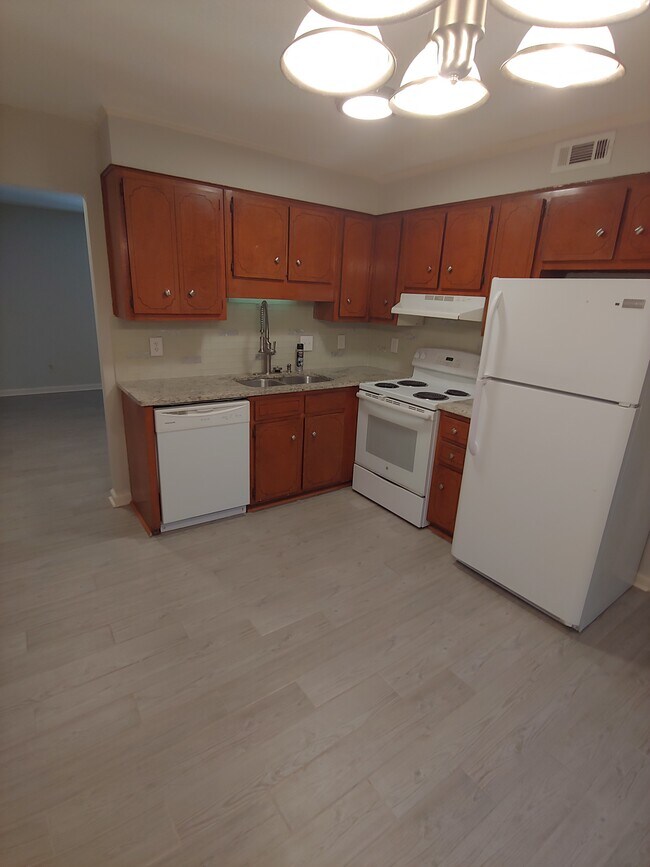 Kitchen - 2339 Walden Dr