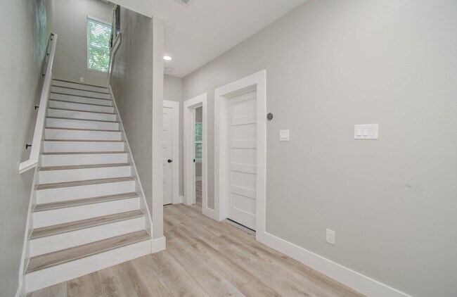 Foto del edificio - 2114 Oatfield Dr