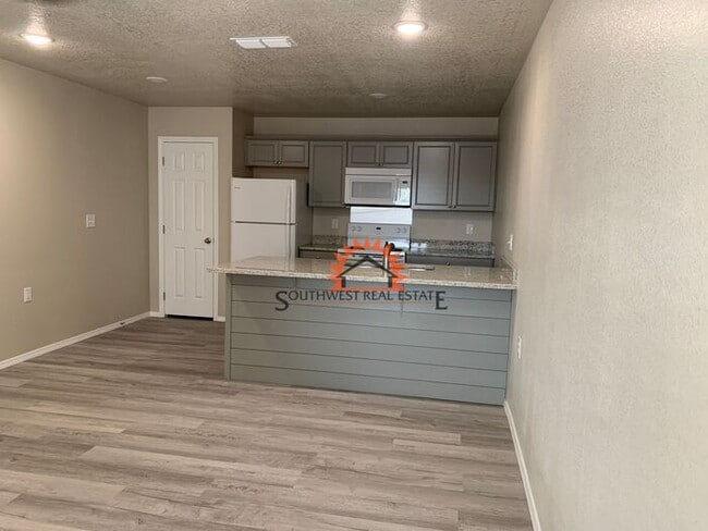 Building Photo - Brand new apartment.