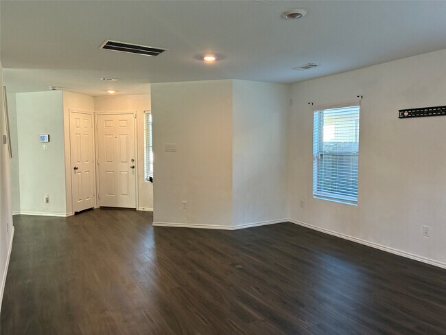 Foto del edificio - 6133 Dunsmore Cyn Ln