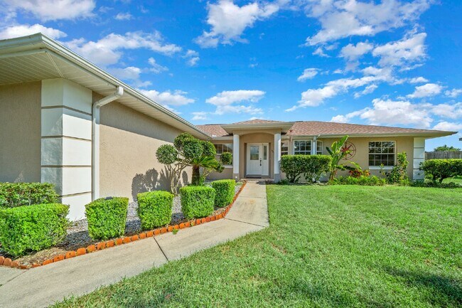 Foto del edificio - **Spectacular 3 Bd/bath home in great loca...