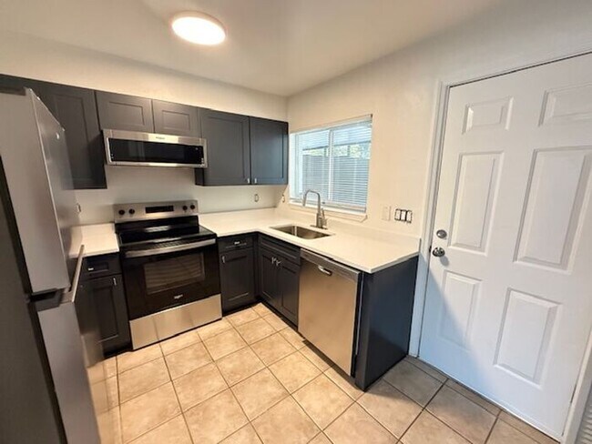 Foto del edificio - 2/1.5 Winter Springs Townhome with screen patio-MOVE IN SPECIAL: $200 OFF FIRST MONTH'S RENT