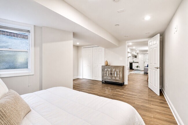 Foto del edificio - 3576 13th St NW