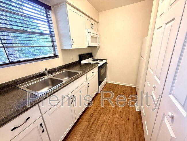 Foto del edificio - 1165 E Spruce St