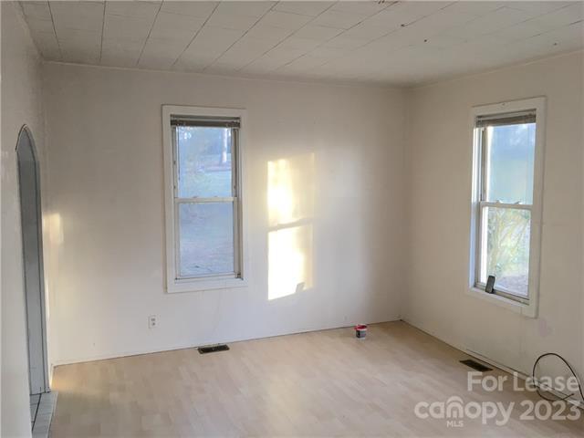 Building Photo - 906 Oval St