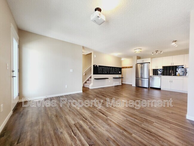 Photo du bâtiment - 17215-17219 9 Avenue Southwest