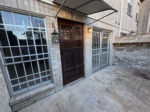 Building Photo - 7400 Bellerive Dr