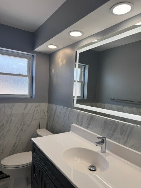 Foto del edificio - 8523 W Winnemac Ave