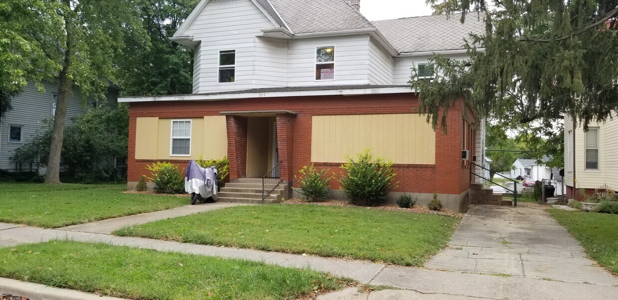 509 E Clay St Unit 4, Collinsville, IL 62234 Apartments in