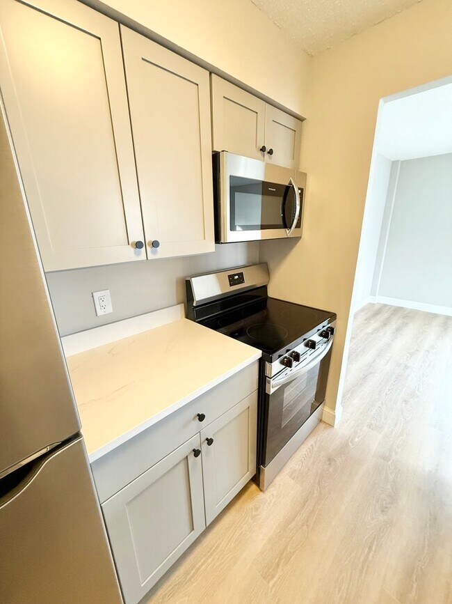 Foto del edificio - Fully Renovated 3-Bedroom Unit in Prime Ashmont Location w/ Parking